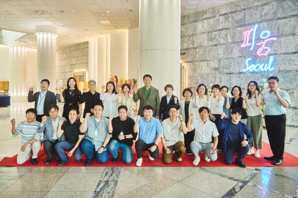 &quot;서울 시민 여러분, 피움서울에서 결혼하세요”

서울시 대표 실내웨딩홀 1호 '피움서울' 첫 예식 열리다!

- 8월 23일, 서울여성플라자 프리미엄 공공예식장, ‘피움서울’ 첫 예식 이벤트 열어

- 결혼식을 올리지 못한 서울시 거주 부부 사연 받아...두 쌍 결혼식 진행

- 오세훈 서울시장, ‘피움서울 개관식’에 참석하며 뜻깊은 자리 빛내...업그레이드된 공공 예식 문화에 주목

- 서울시 거주·생활권 예비부부 누구나 ‘피움서울’ 무료 예식장 신청 가능

